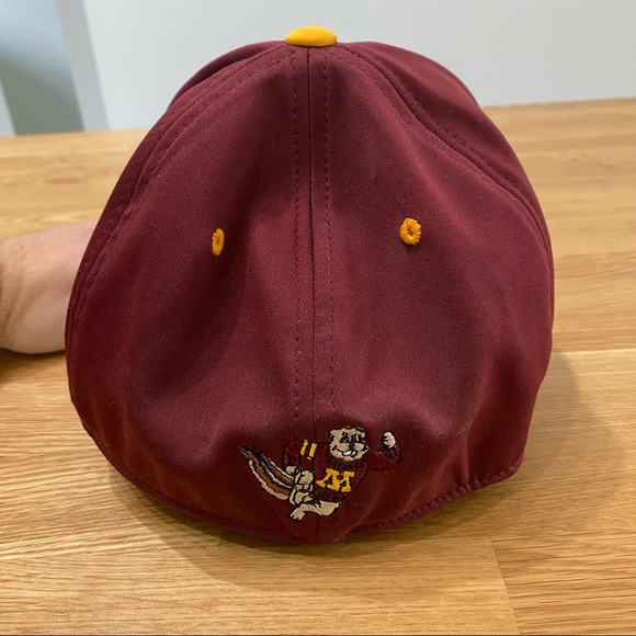 Minnesota Golden Gophers Flex-Fit Maroon & Gold Baseball Hat - Picture 3 of 8